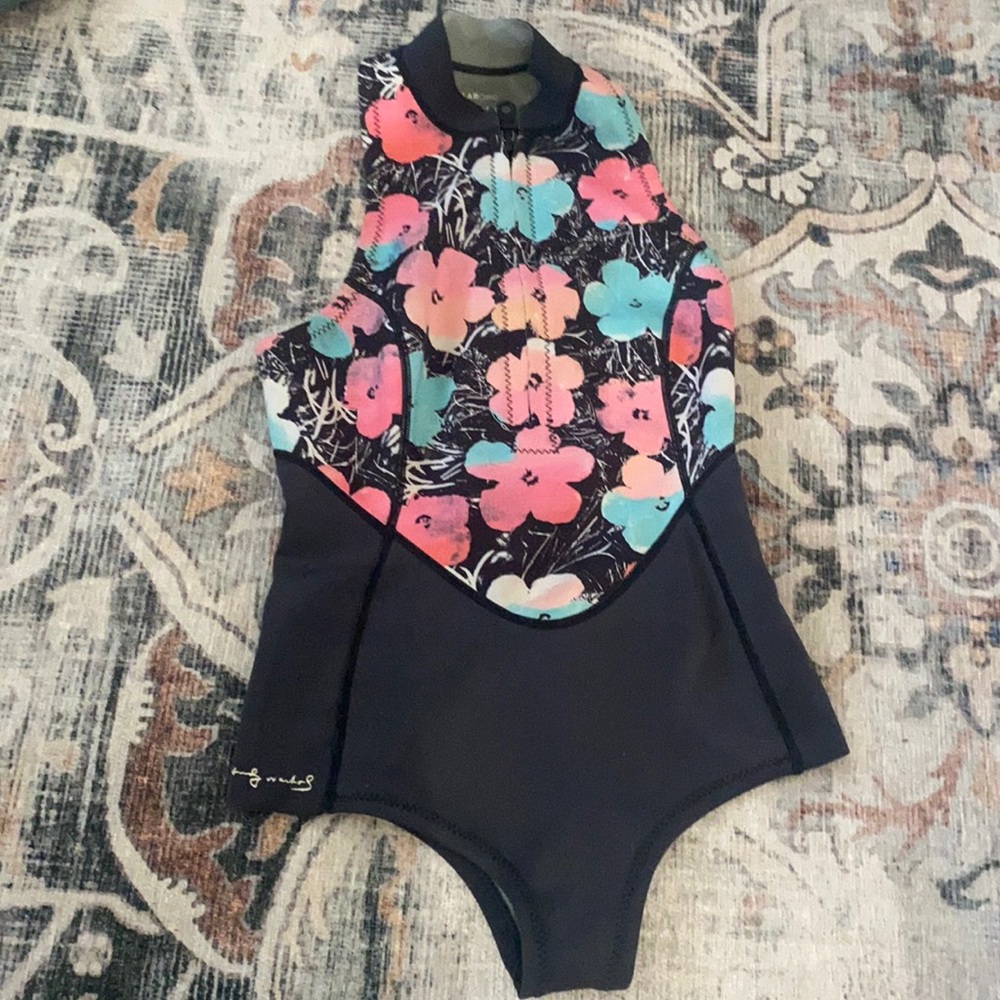 Women’s Billabong wet suit.